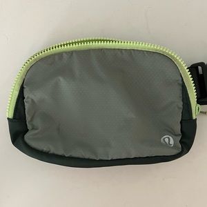 LULULEMON EVERYWHERE BELT BAG - GREAT CONDITION!